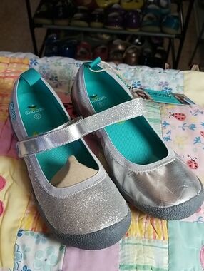 Chooze Silver Glitter Mary Jane Shoes Size 6 NWT But Imperfect Please See Photos